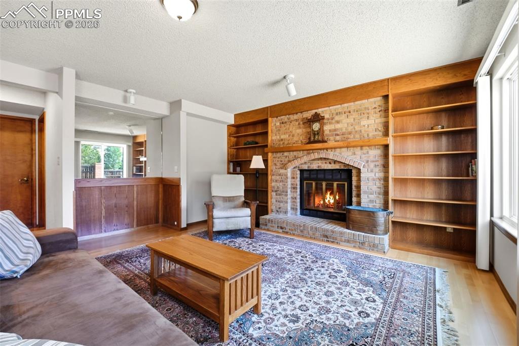 Image 19 of 50: Family Room