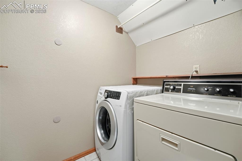 Image 26 of 50: Laundry