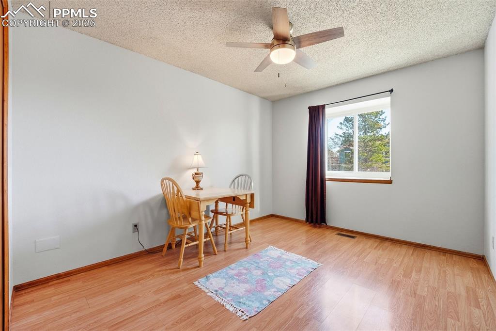 Image 33 of 50: Bedroom 2