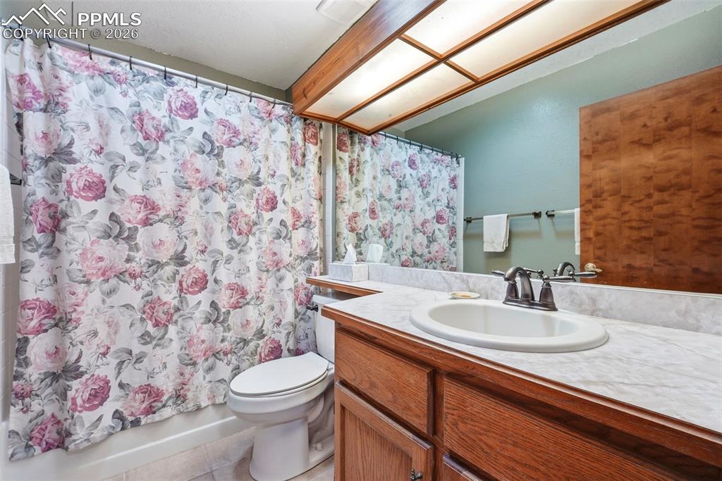 Image 35 of 50: Full bath