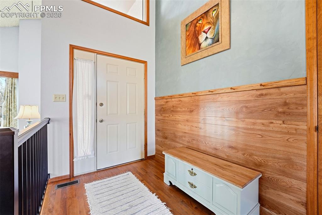 Image 4 of 50: Entry