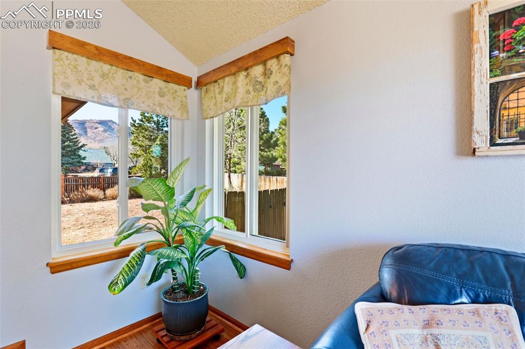 Image 8 of 50: Living Room