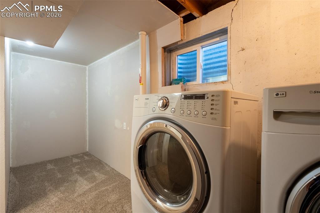 Image 24 of 40: Laundry room - basement