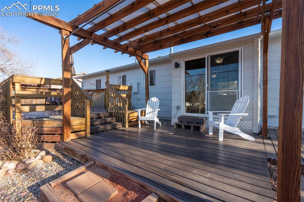 Image 27 of 40: Back deck