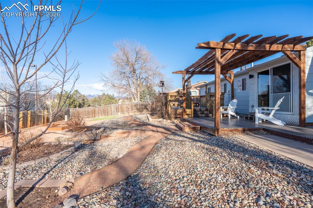 Image 30 of 40: Back yard with mountain views!