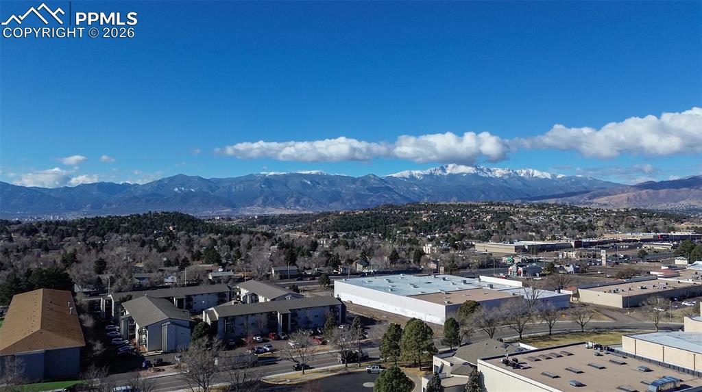 Image 36 of 40: Mountain view