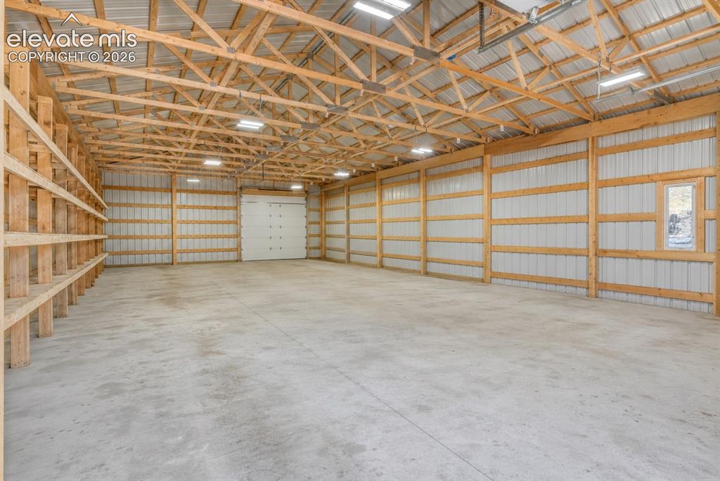 Image 12 of 45: Garage