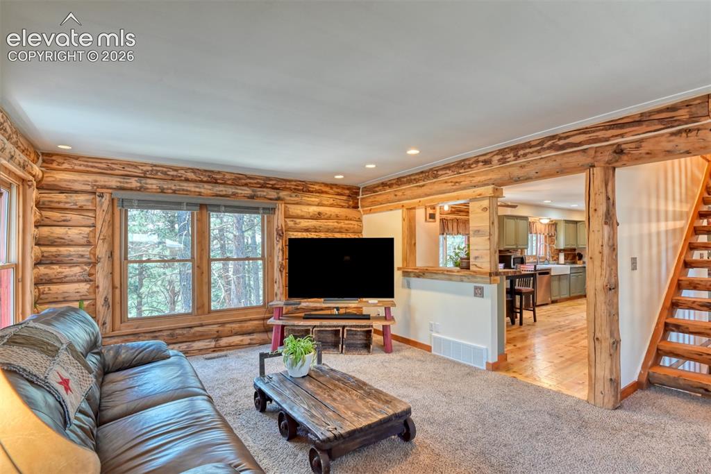 Image 19 of 45: Living Room