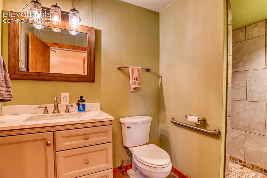 Image 29 of 45: Bathroom