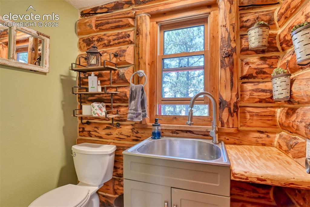Image 9 of 45: Bathroom