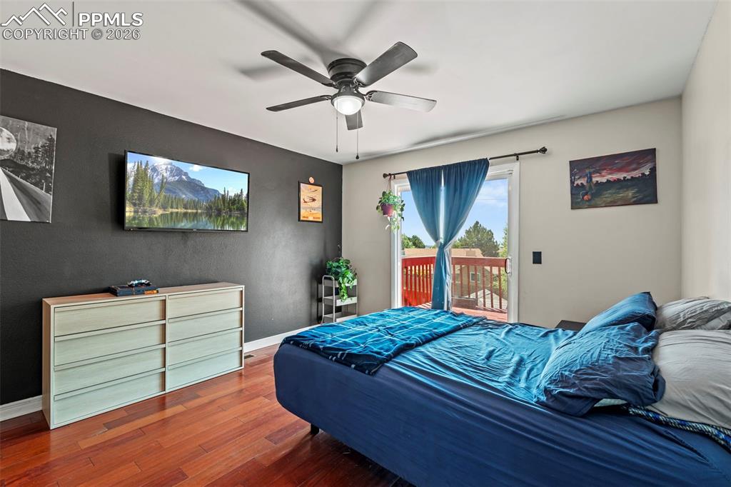 Image 16 of 44: Bedroom