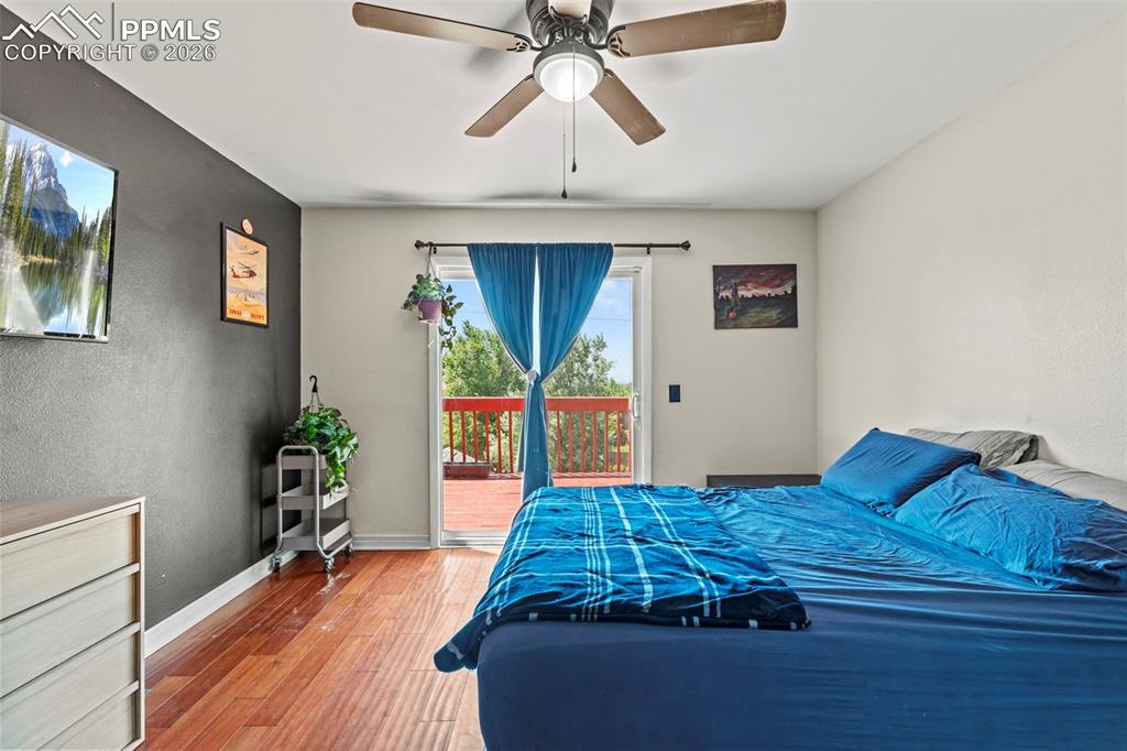 Image 20 of 44: Bedroom