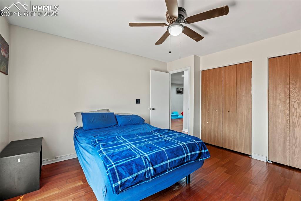 Image 21 of 44: Bedroom