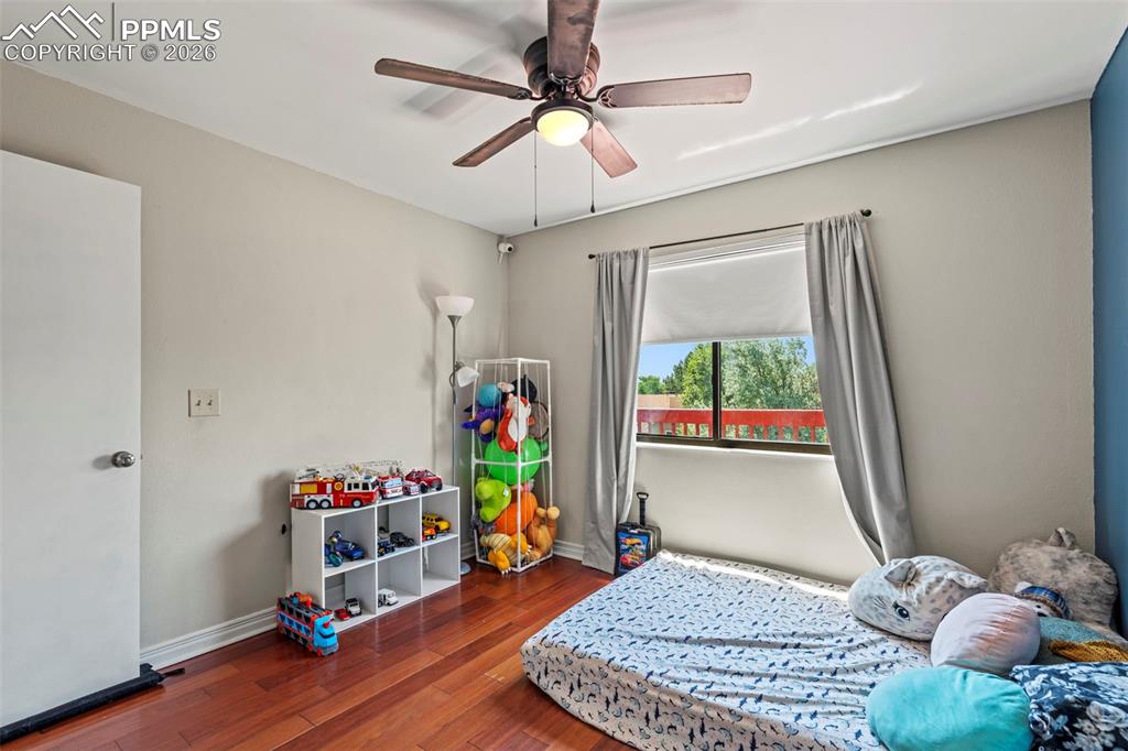 Image 24 of 44: Bedroom