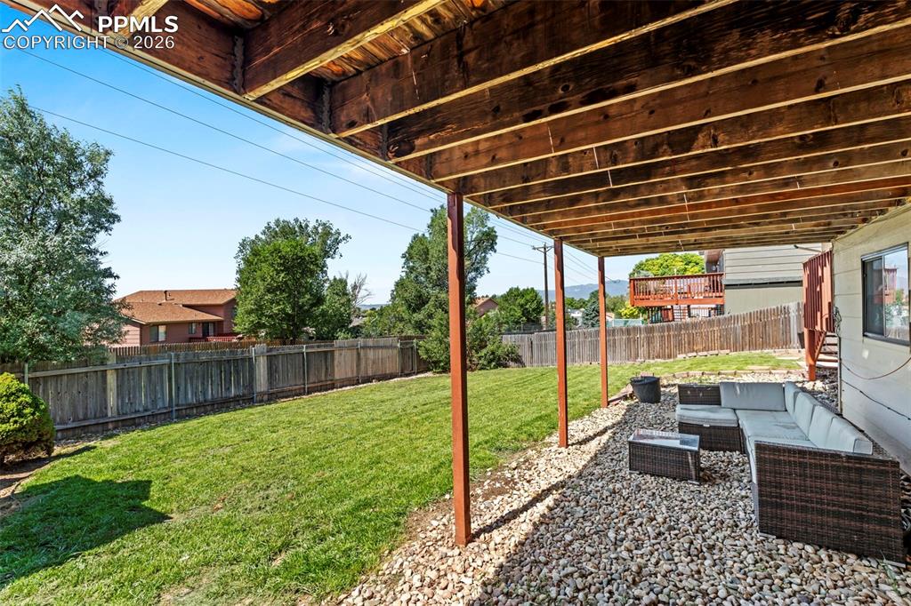 Image 35 of 44: Yard