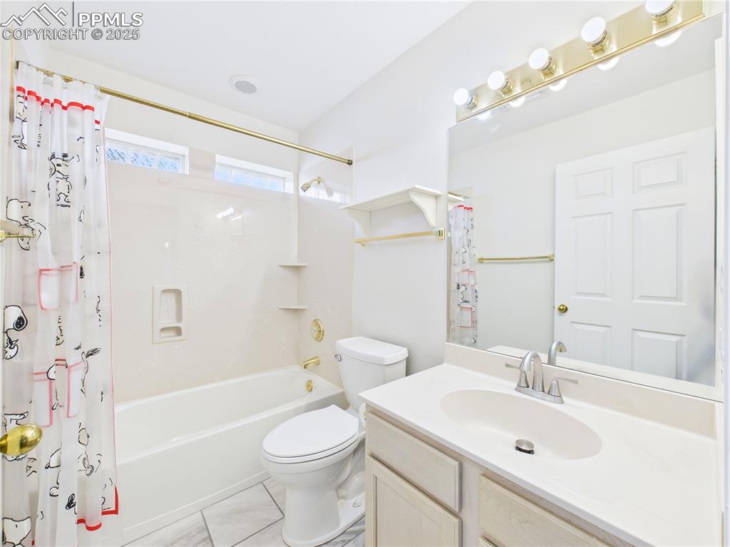 Image 12 of 46: Bathroom
