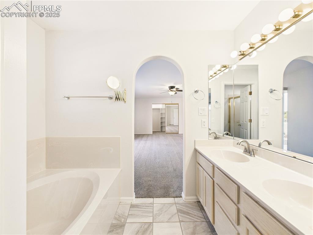 Image 32 of 46: Bathroom