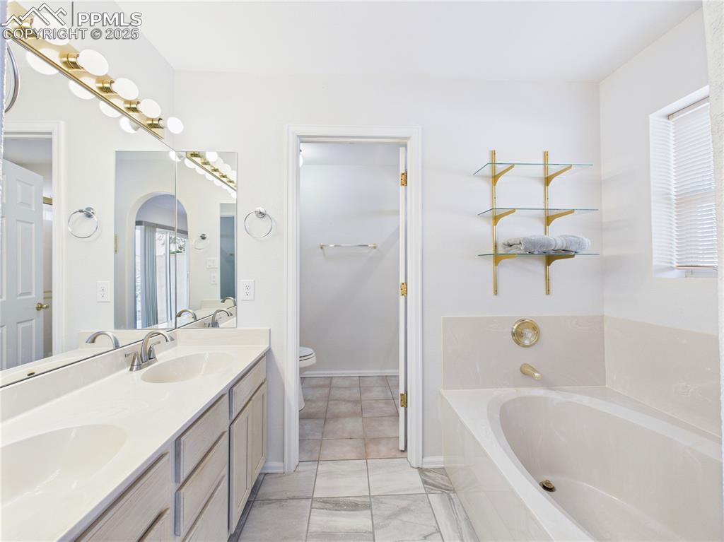 Image 35 of 46: Bathroom