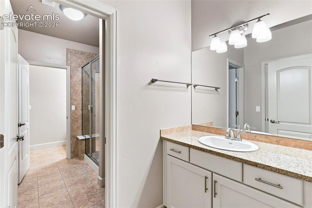 Image 36 of 50: Bathroom
