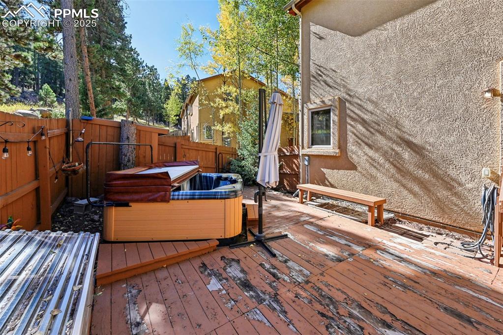 Image 34 of 42: Deck