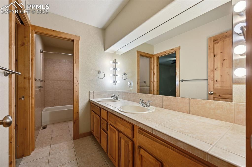 Image 35 of 42: Upstairs bathroom 