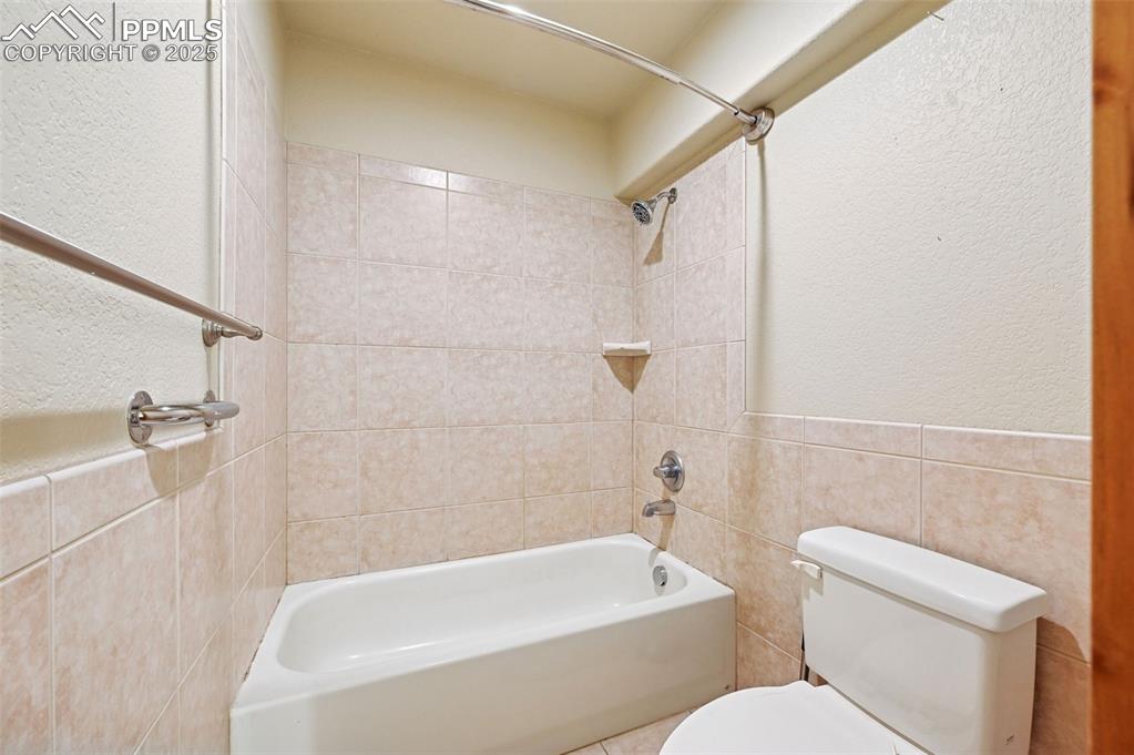 Image 37 of 42: upstairs bathroom