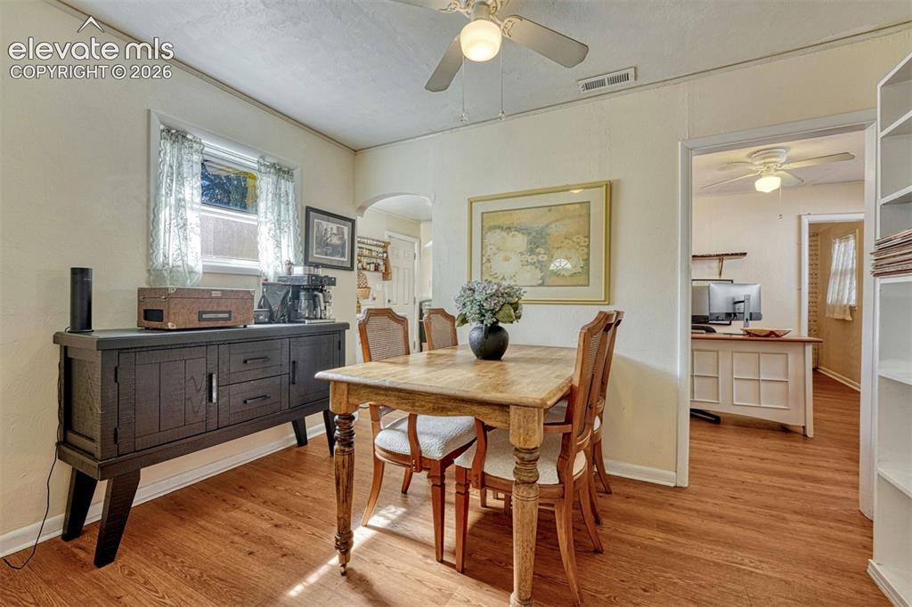 Image 9 of 21: Dining Area