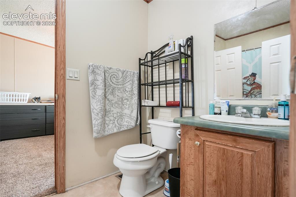 Image 11 of 19: Bathroom