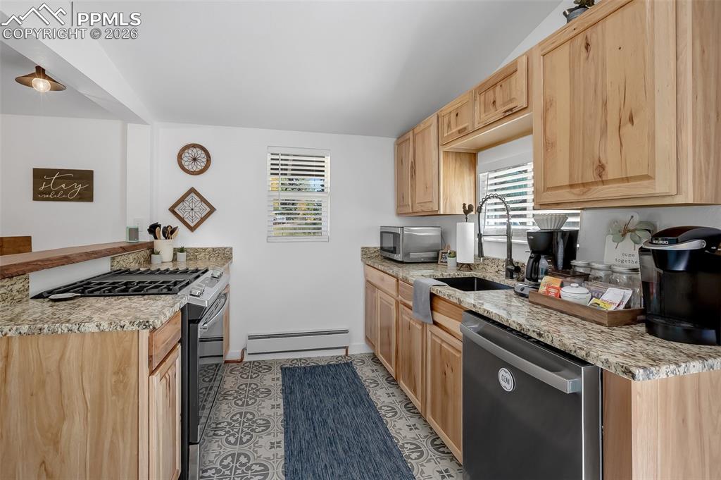 Image 16 of 34: Kitchen