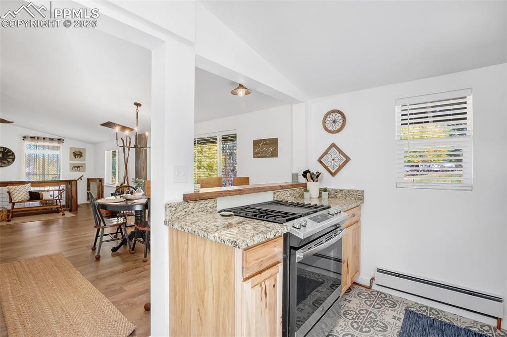 Image 17 of 34: Kitchen