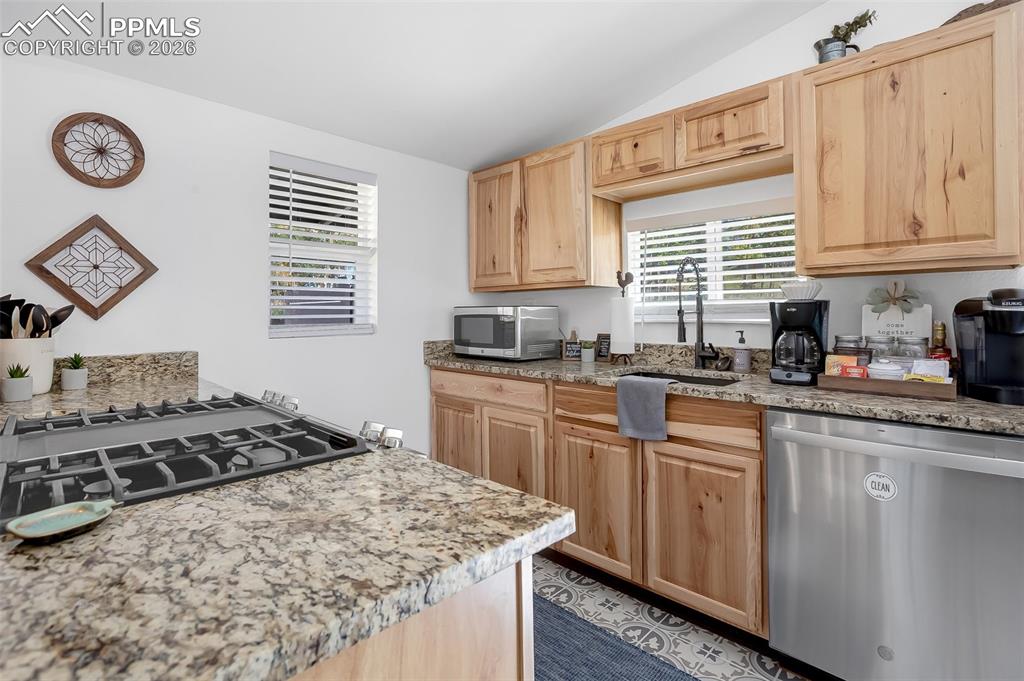 Image 18 of 34: Kitchen