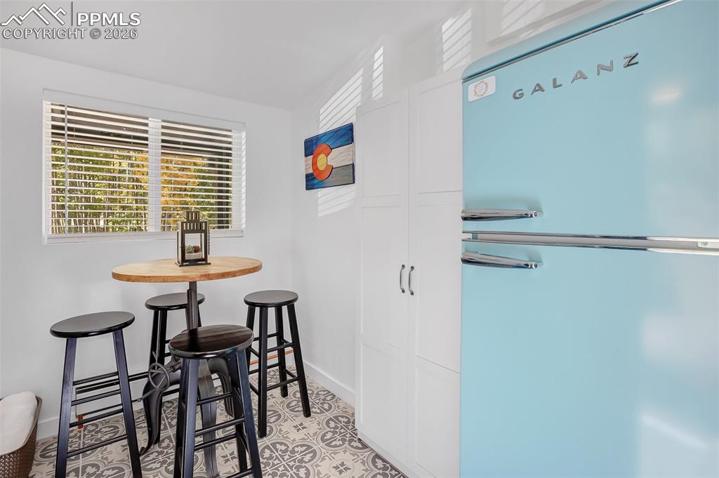 Image 19 of 34: Kitchen Breakfast Nook