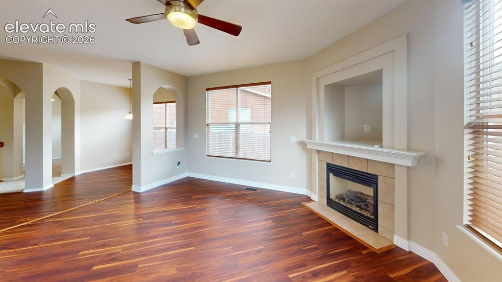 Image 6 of 33: Living Room