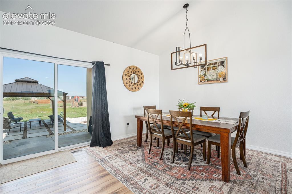 Image 6 of 31: Dining Area