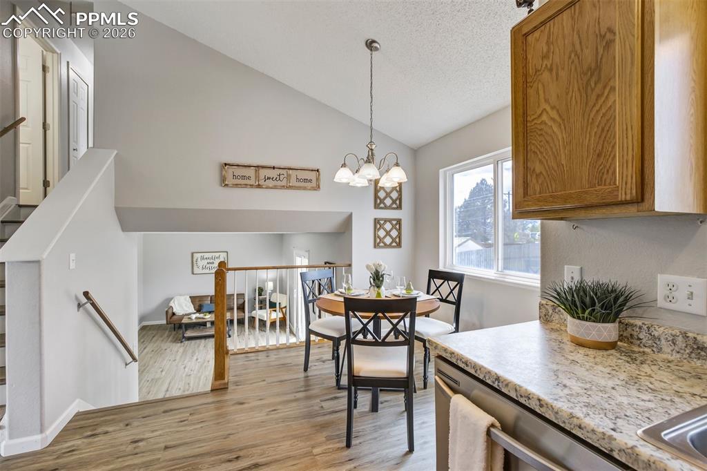 Image 10 of 43: Dining Area