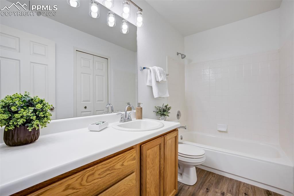 Image 21 of 43: Bathroom