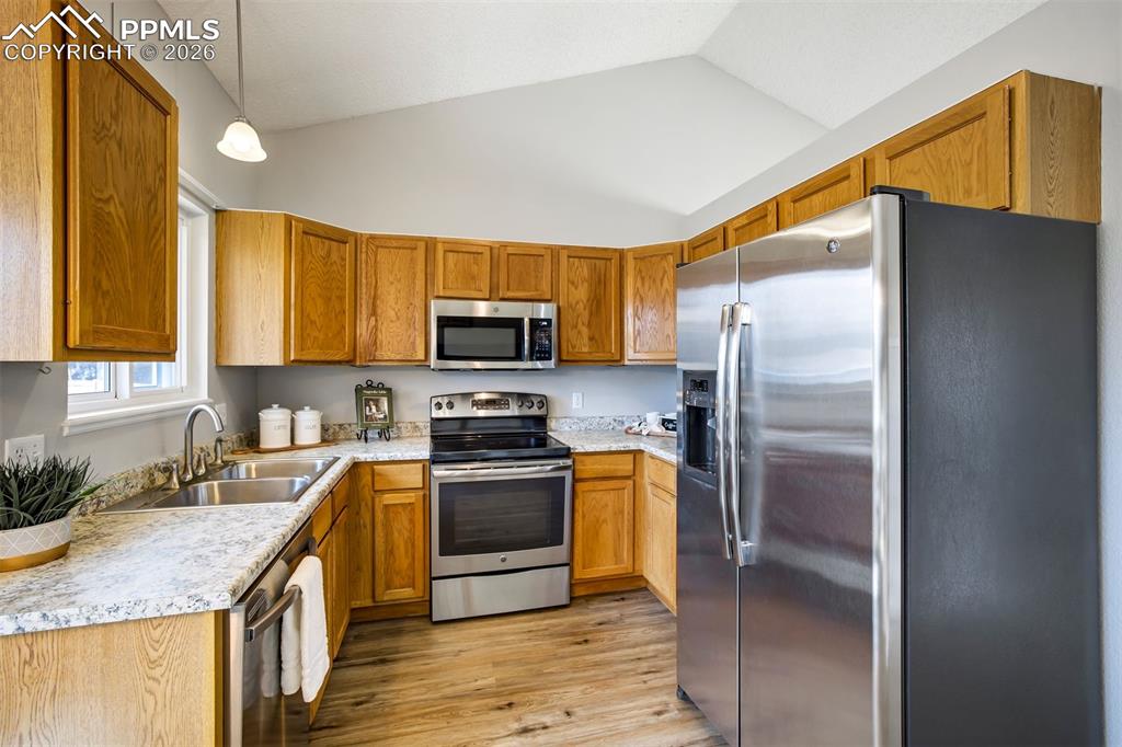 Image 7 of 43: Kitchen