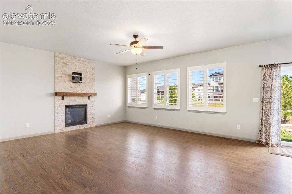 Image 14 of 50: Family Room