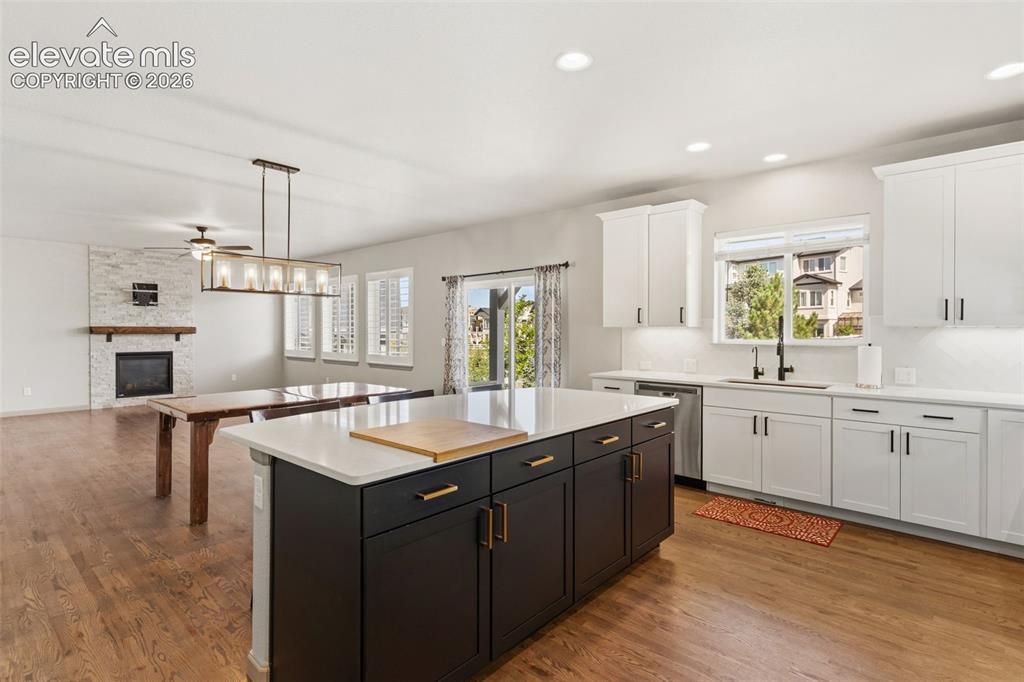 Image 18 of 50: Kitchen