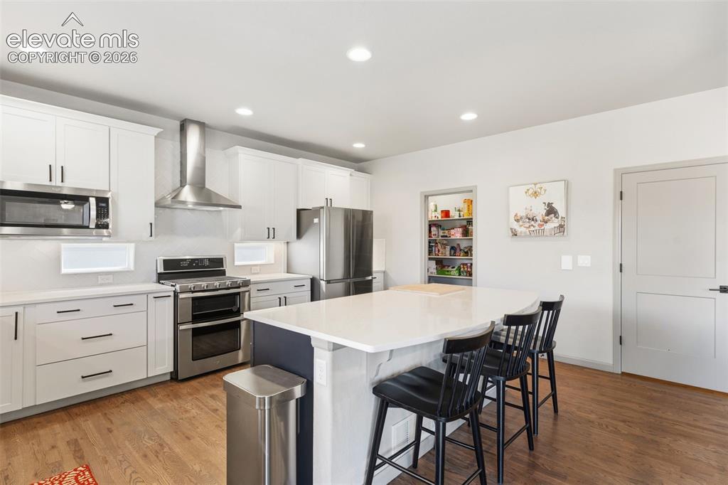 Image 19 of 50: Kitchen