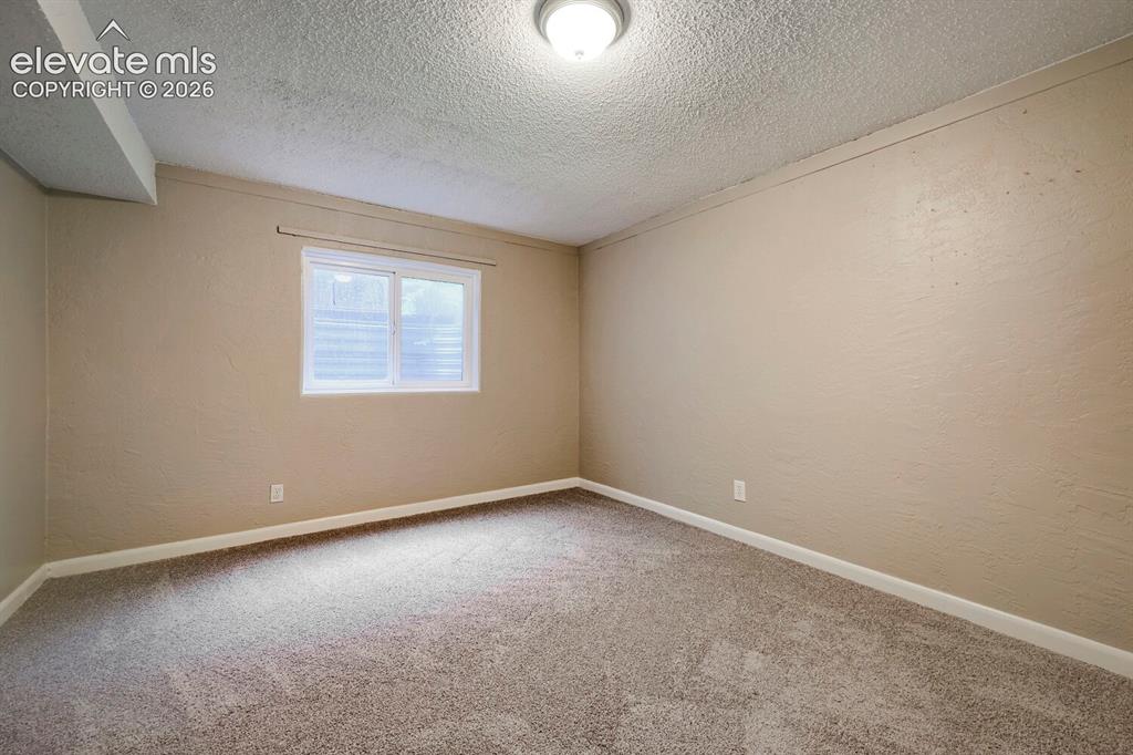 Image 14 of 31: Dining Area