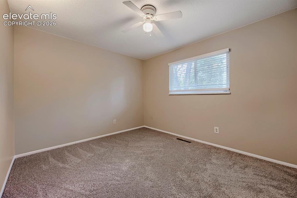 Image 16 of 31: Bedroom