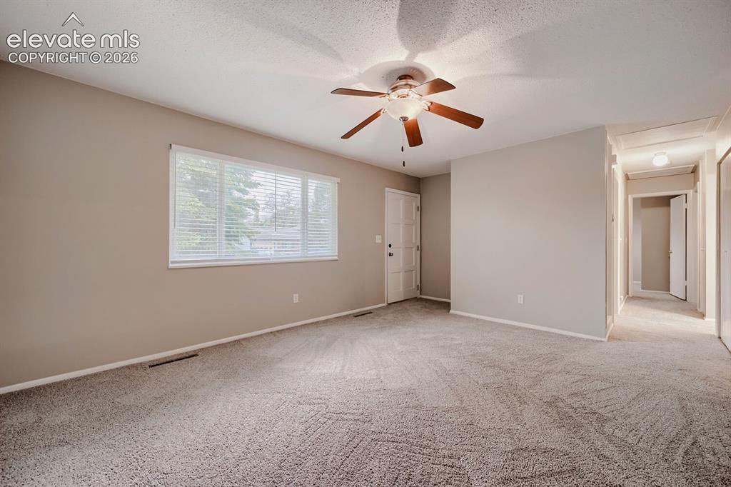 Image 9 of 31: Kitchen