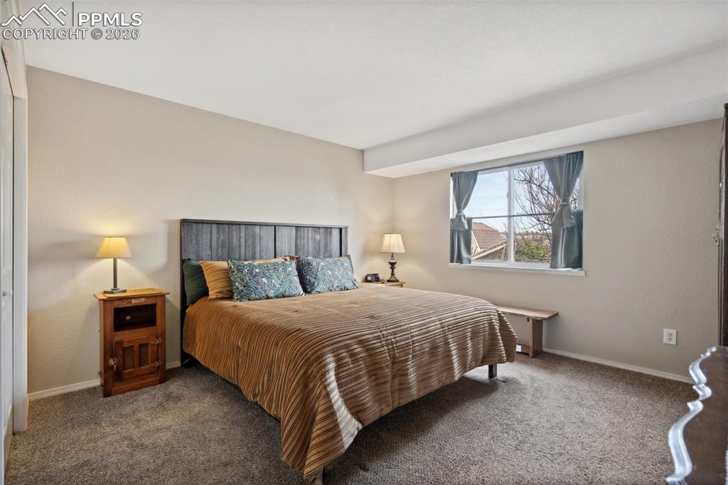 Image 14 of 37: Bedroom