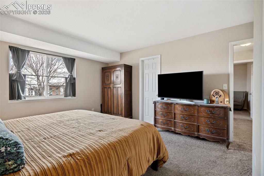 Image 15 of 37: Bedroom