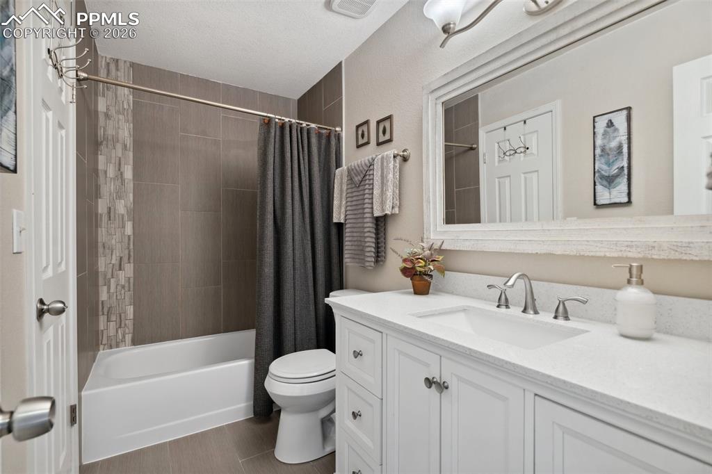 Image 16 of 37: Bathroom