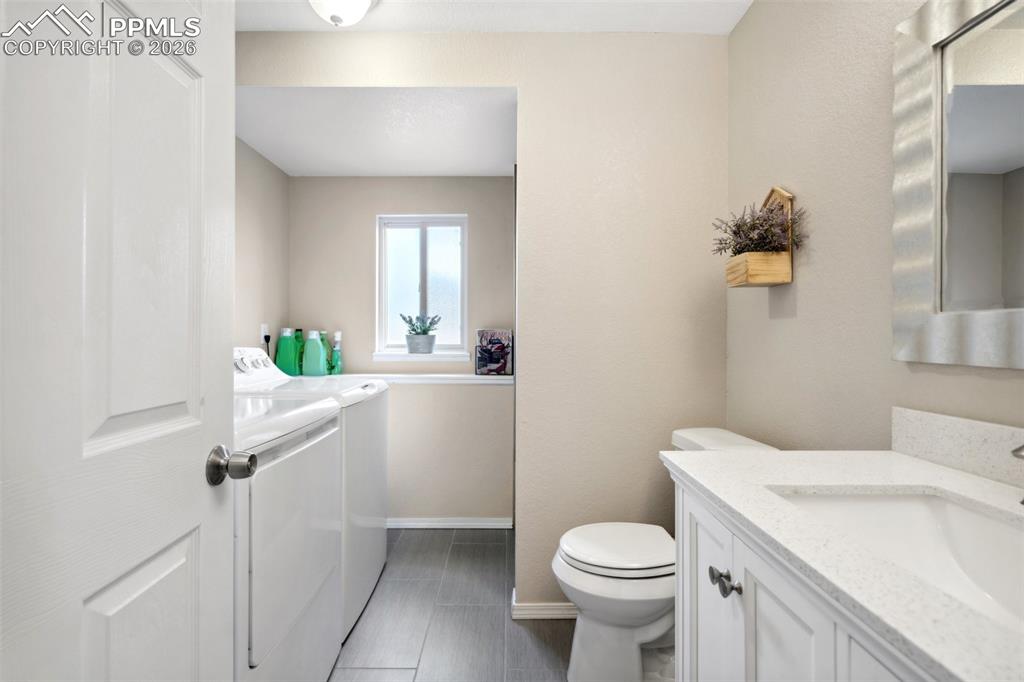 Image 23 of 37: Bathroom