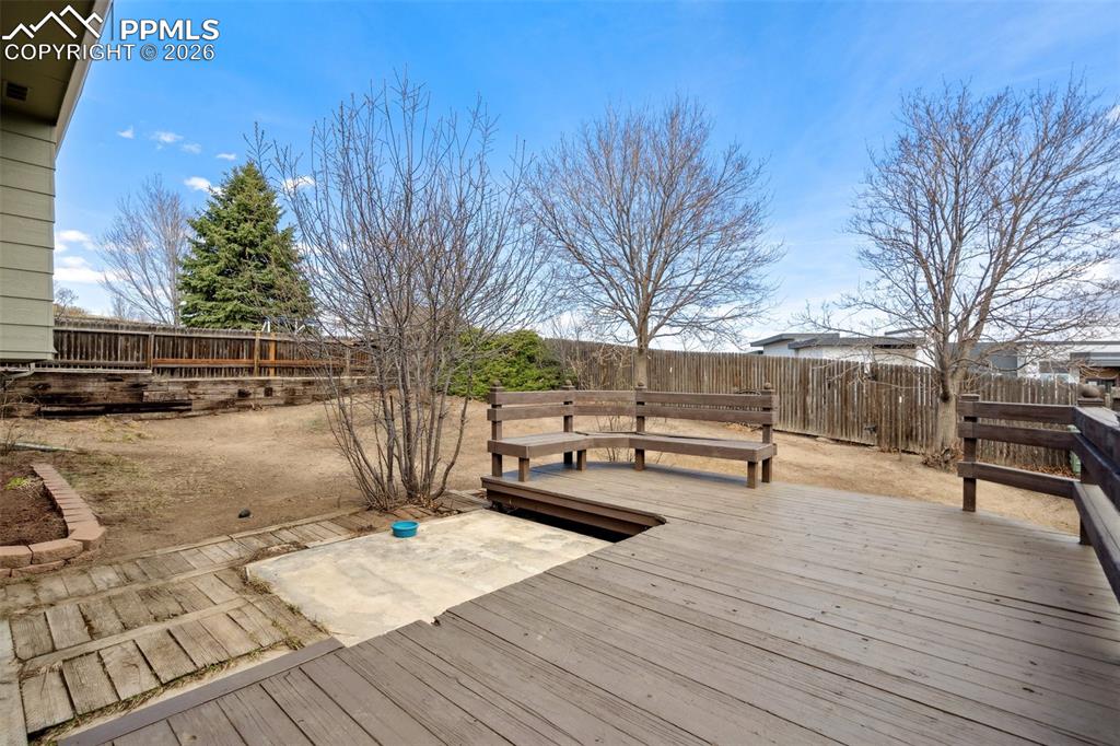 Image 25 of 37: Deck