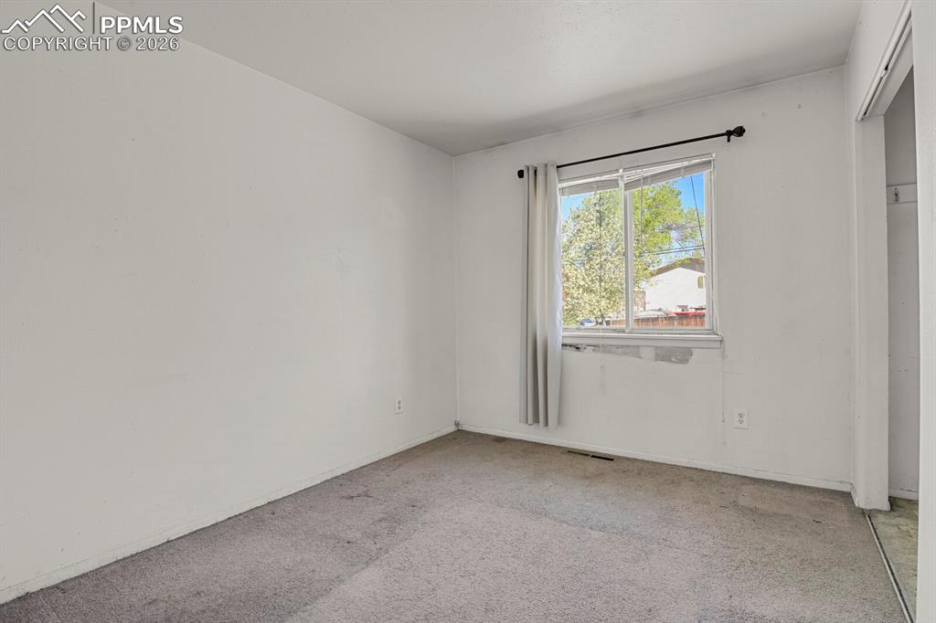 Image 16 of 29: Full Bathroom