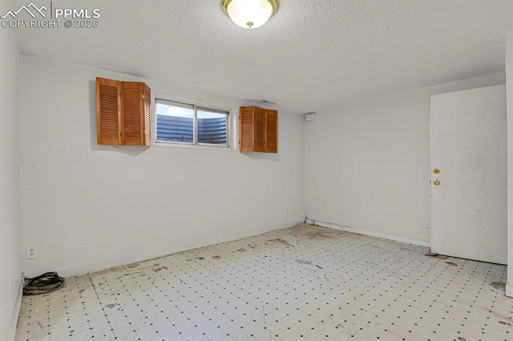 Image 18 of 29: Main Level Laundry, access to basement